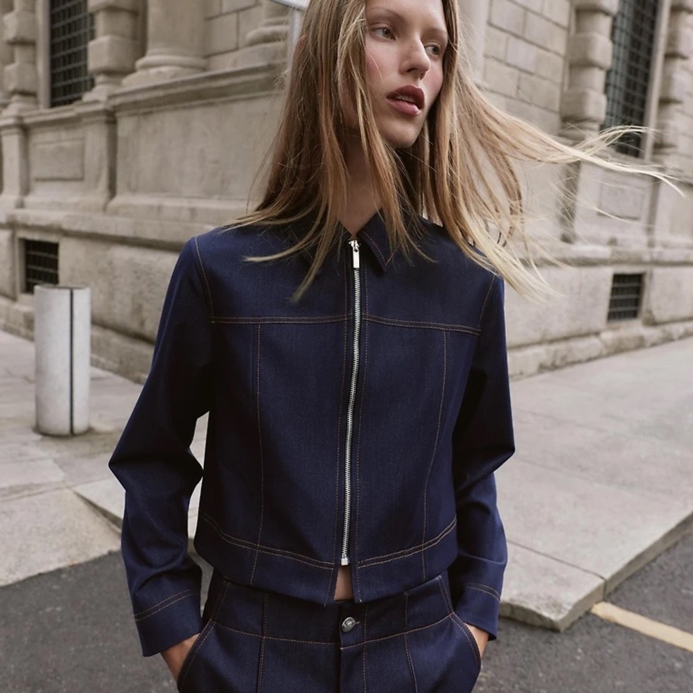 ZARA Women’s | Contrast Topstitching Jacket in
Indigo. XS NWT